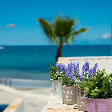 Sofia - Beachfront Apartment *